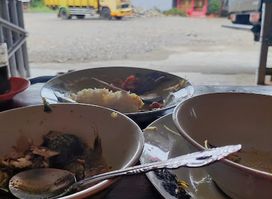 Rumah Makan Empat Lawang