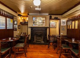 Cunningham's Bar - Food & Live Music