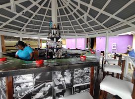 Captain Lano’s Bar