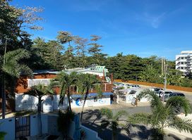 Big Kahuna Bar + Restaurant