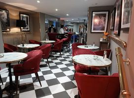 Velveteen French Cafe, Bar & Brasserie