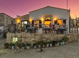 Lenia's Traditional Tavern