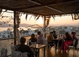 Sun N Moon Cafe & Restaurant