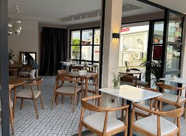 NOMADES Cafe & Restaurant