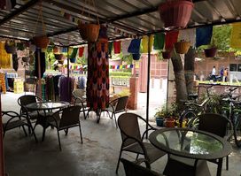 25 Hours Hangout Cafe
