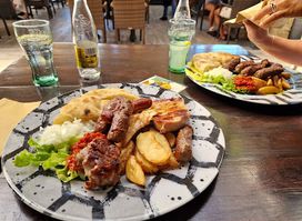 Gradela, Mesna kantina