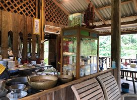 เนื้อหอม ริมคลอง