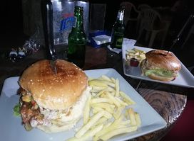 Davi's restaurant bar