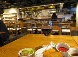 生ソーセージバル LECKER (レッカー) 札幌ル・トロワ店