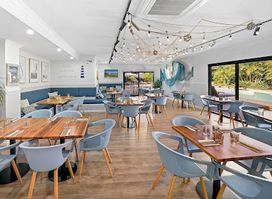 Henry's Restaurant and Bar