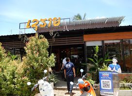 Say Hi Restaurant