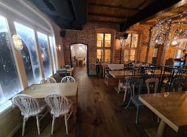 Manekin Toruń Rynek Staromiejski Naleśnikarnia