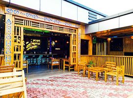 THE WOODS BAR & RESTAURANT