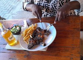 Ku 'Nzipo Lounge
