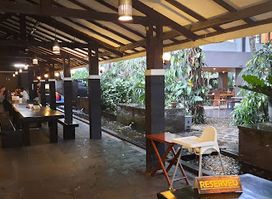Taman Santap Rumah kayu