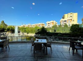 Glass House Restaurant & Coffee