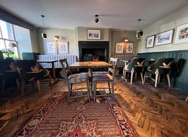 Crown & Cushion Inn