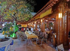 Hoa Hoa Seafoods Restaurant