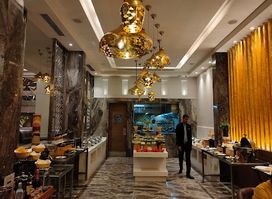 14 Tables Restaurant