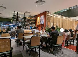 COLLIN'S® Shaw Plaza