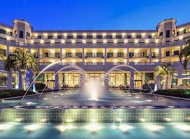 Las Arenas Balneario Resort