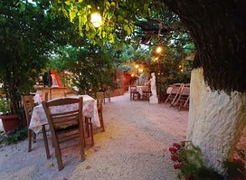 TAVERNA AKROTIRI