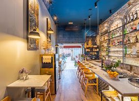 PiNKU fish & wine