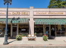 Cucina Mia Cafe & Deli