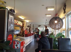 Familie Cafeen Thai Take Away