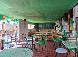 Potters Africana Lounge