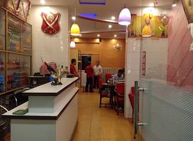 Zomkey restaurant and bar