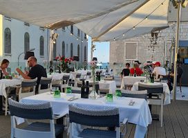 Articok - food and bar