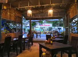 Tin Tin Pizza: family restaurant & vietnamese food & vegetarian food