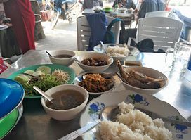 လေးဝတီ ထမင်းဆိုင်