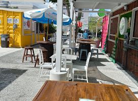 Los Trailers (Pop-up market & food)