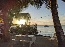 Dee N D's Waterside Grill