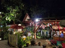 Le Cafe/Bistro Ban Vat Sene
