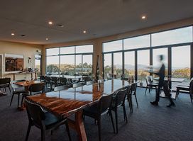 Mount Paul Lounge