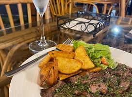 La Selle Restaurant Bar & Cafe