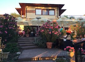 Part Cafe Restaurant and Guesthouse