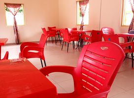 B-T COUNTRY KITCHEN