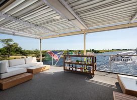 Zambezi Queen by Mantis