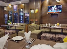 MNAK CAFE & GRILL