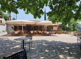 Kapetanios Tavern