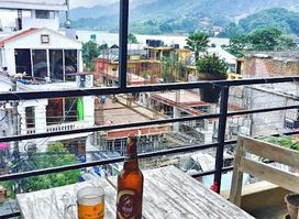 LW BAR AND RESTAURANT (little windows)