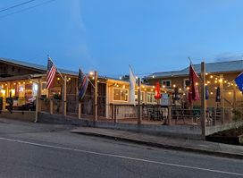 Hank's Corner Grille