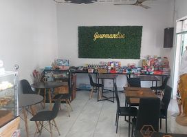 Gourmandise Snack Restaurant Shopping