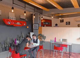 Resting Lee Cafe