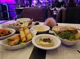IN VOGUE Cafe & Rest