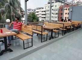 The Dining Lounge wari Rooftop